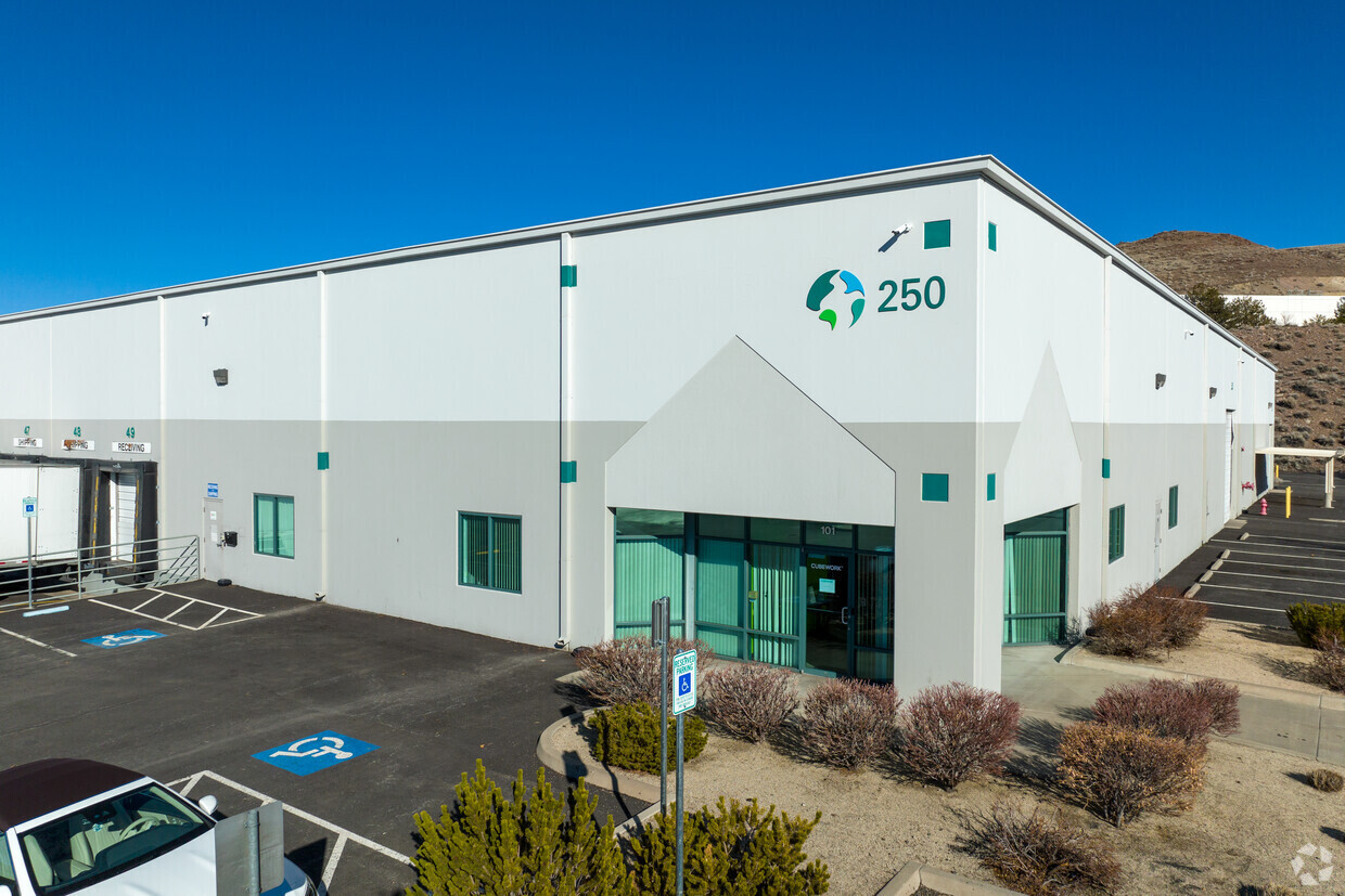 250 Vista Blvd, Sparks, NV à louer Photo de l’immeuble– Image 1 sur 10