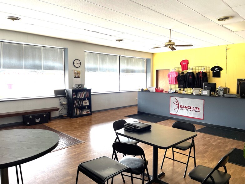 307 6th St, Charleston, IL à vendre - Photo intérieure – Image 3 sur 13