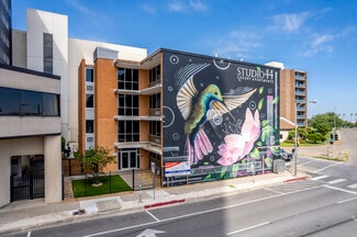Plus de détails pour 817 N Carancahua St, Corpus Christi, TX - Logement à vendre
