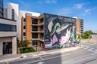 Plus de détails pour 817 N Carancahua St, Corpus Christi, TX - Logement à vendre