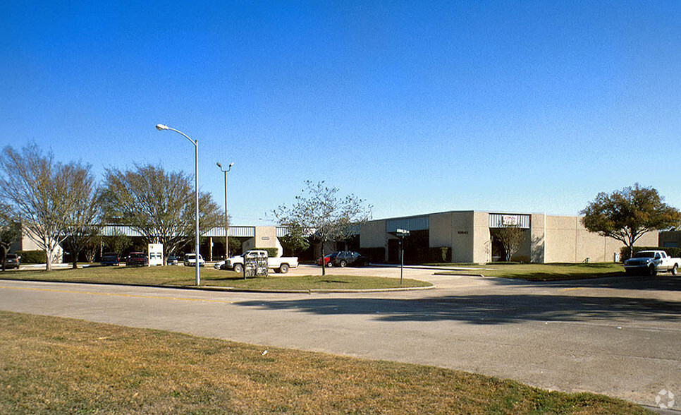 10620 Stebbins Cir, Houston, TX à louer - Photo de l’immeuble – Image 2 sur 4