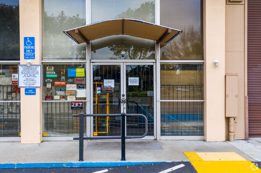 21732 Foothill Blvd, Hayward, CA à louer - Photo de l’immeuble – Image 3 sur 4