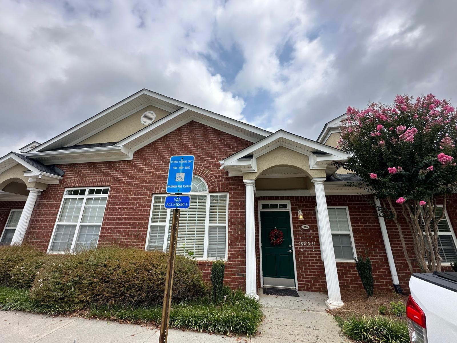1815 Lockeway Dr, Alpharetta, GA à louer Photo de l’immeuble– Image 1 sur 3