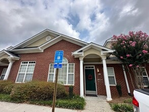 1815 Lockeway Dr, Alpharetta, GA à louer Photo de l’immeuble– Image 1 sur 3