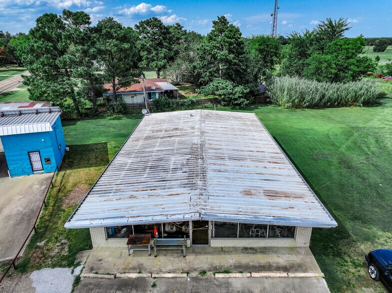 604 Frisco St, Cumby, TX à vendre - Photo de l’immeuble – Image 3 sur 22