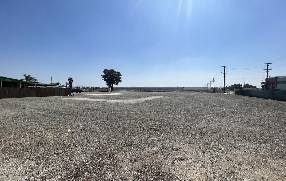1173 Harley Knox Blvd, Perris, CA à louer - Photo de l’immeuble – Image 1 sur 2