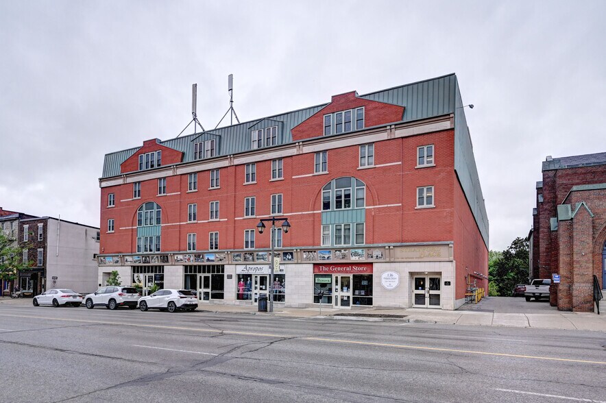 136 Ontario St, Stratford, ON à louer - Photo de l’immeuble – Image 3 sur 6