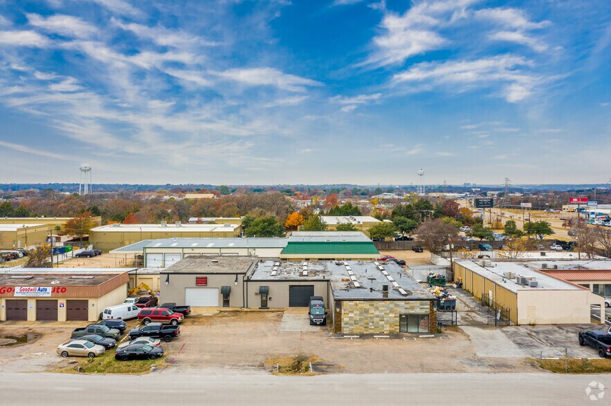 2700 W Pioneer Pkwy, Arlington, TX à vendre - Photo de l’immeuble – Image 3 sur 19