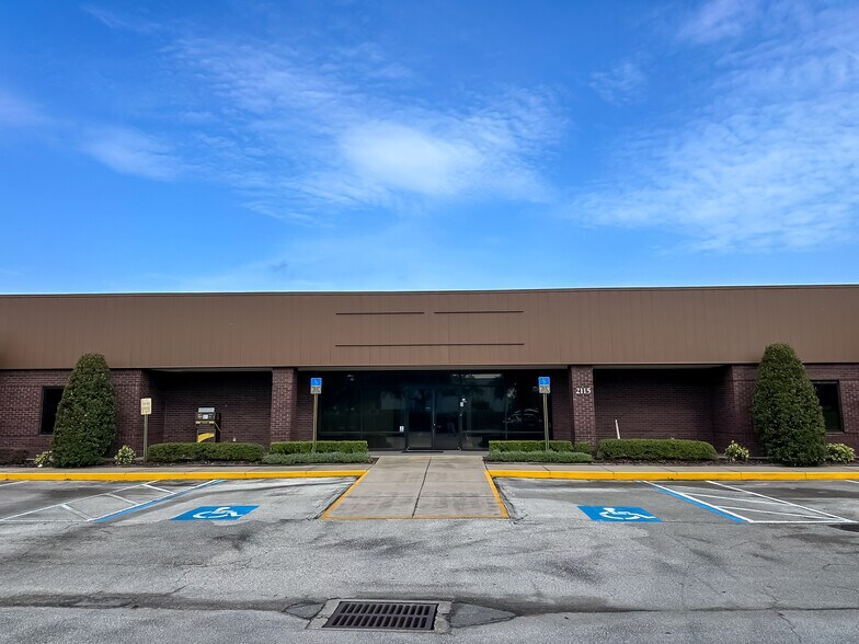 2115 Harden Blvd, Lakeland, FL à louer - Photo de l’immeuble – Image 2 sur 24