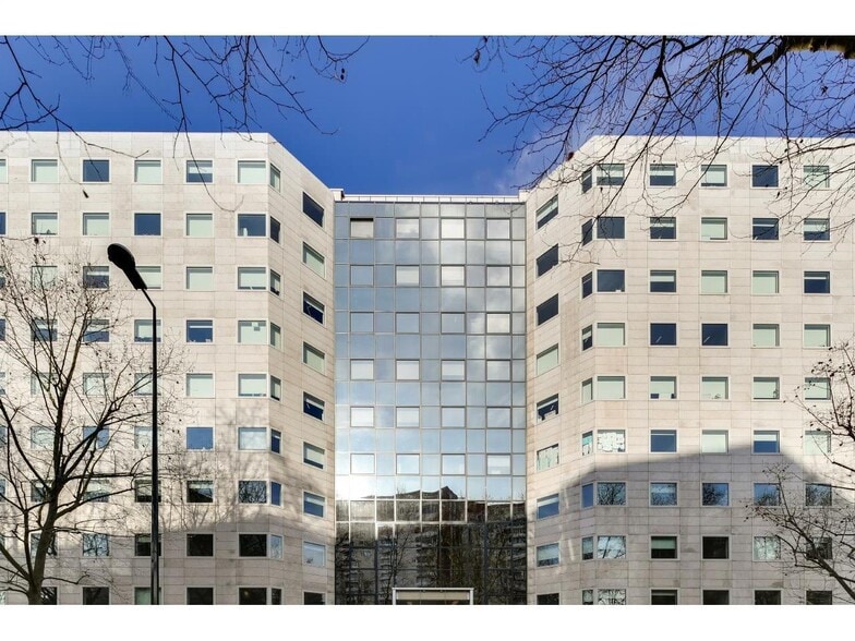 80 Avenue Du Général De Gaulle, Puteaux à louer - Photo de l’immeuble – Image 1 sur 19
