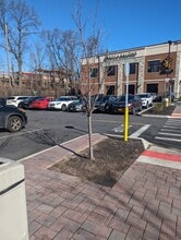 3845 Richmond Ave, Staten Island, NY à louer Photo de l’immeuble– Image 2 sur 2