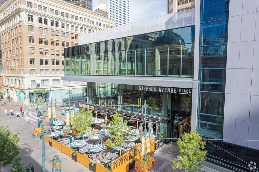 700 2 St SW, Calgary, AB à louer - Photo de l’immeuble – Image 3 sur 3