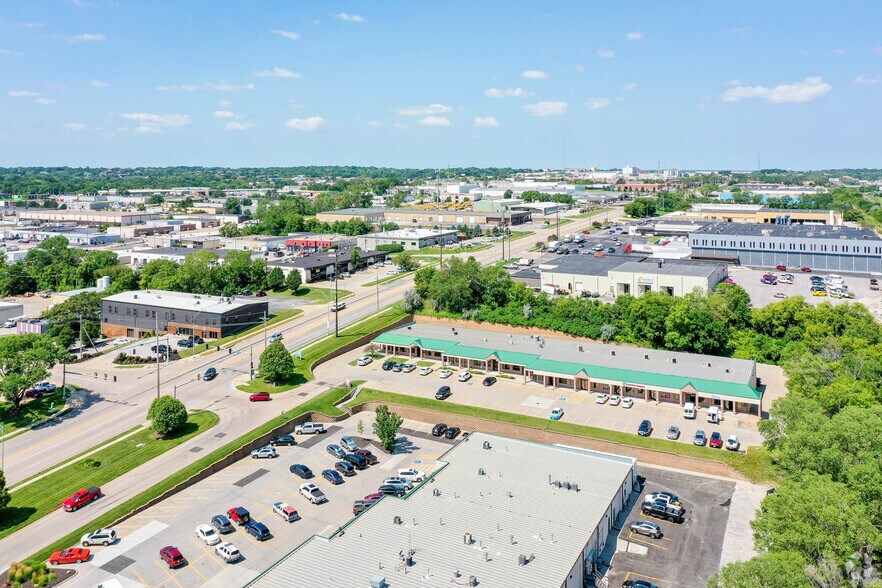 8710 F St, Omaha, NE à louer - Photo de l’immeuble – Image 2 sur 3