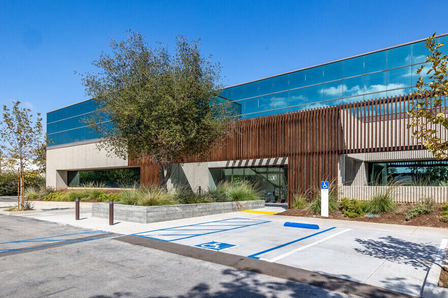 200 E Baker St, Costa Mesa, CA à vendre - Photo de l’immeuble – Image 3 sur 32