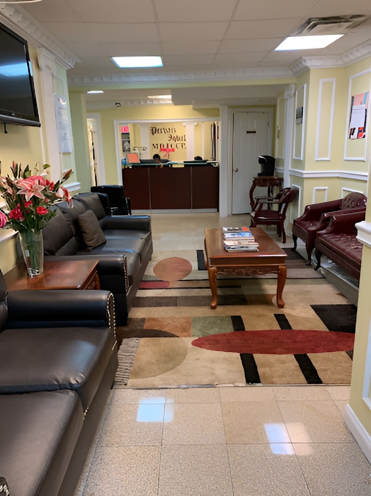 1135 Eastern Pky, Brooklyn, NY à louer Photo intérieure– Image 1 sur 3