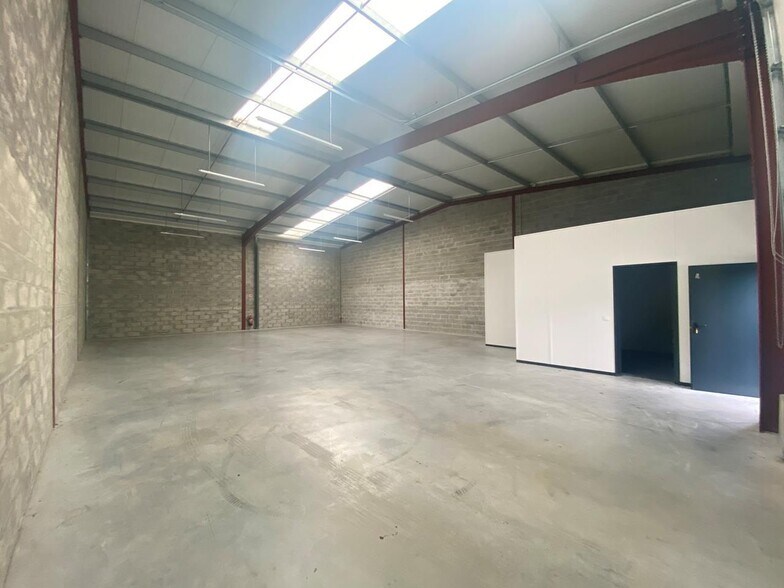 503 Rue André Marie Ampère, Saint-Jean-d'Illac à louer - Photo de l’immeuble – Image 3 sur 4