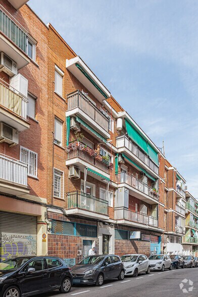 Calle Alejandrina Morán, 24, Madrid, Madrid à vendre - Photo de l’immeuble – Image 2 sur 4
