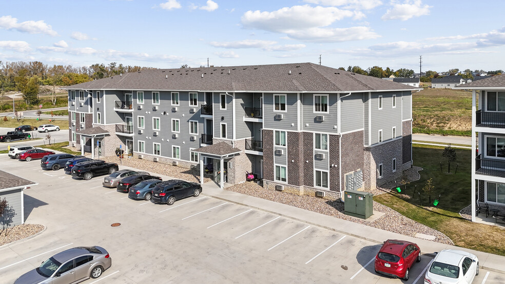 2700 Jacobin St, Norwalk, IA à vendre - Photo principale – Image 1 sur 37