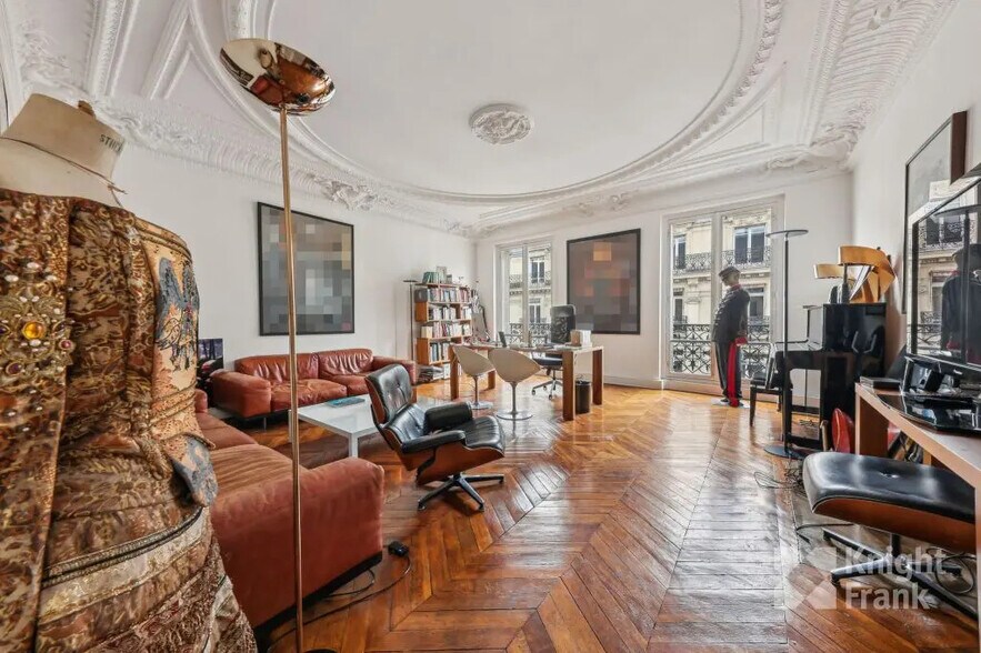 28 Rue Marbeuf, Paris à louer - Photo de l’immeuble – Image 2 sur 9