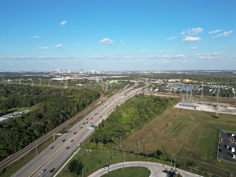 11799 S Main, Houston, TX à vendre - Photo de l’immeuble – Image 3 sur 4