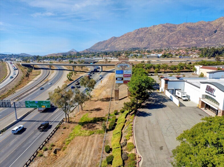 Canyon Springs Parkway, Riverside, CA à louer - Photo de l’immeuble – Image 3 sur 63