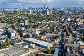 1 Browns Ln, Londres à louer Photo intérieure– Image 1 sur 8