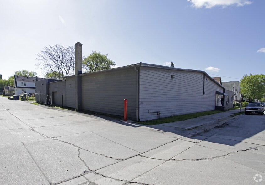 1168 N 50th Pl, Milwaukee, WI à vendre - Photo principale – Image 1 sur 4