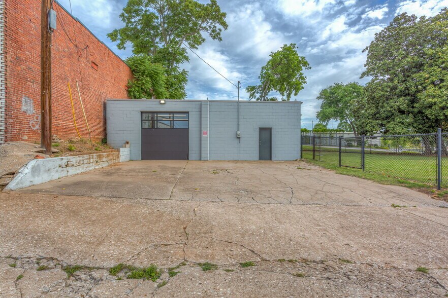 1128 S Elgin Ave, Tulsa, OK à louer - Photo de l’immeuble – Image 3 sur 33