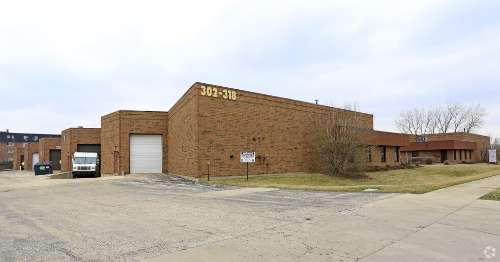 302-318 Roma Jean Pky, Streamwood, IL à louer - Photo principale – Image 1 sur 4