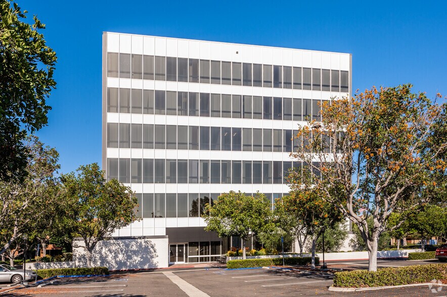 1201 Dove St, Newport Beach, CA à louer - Photo de l’immeuble – Image 3 sur 4