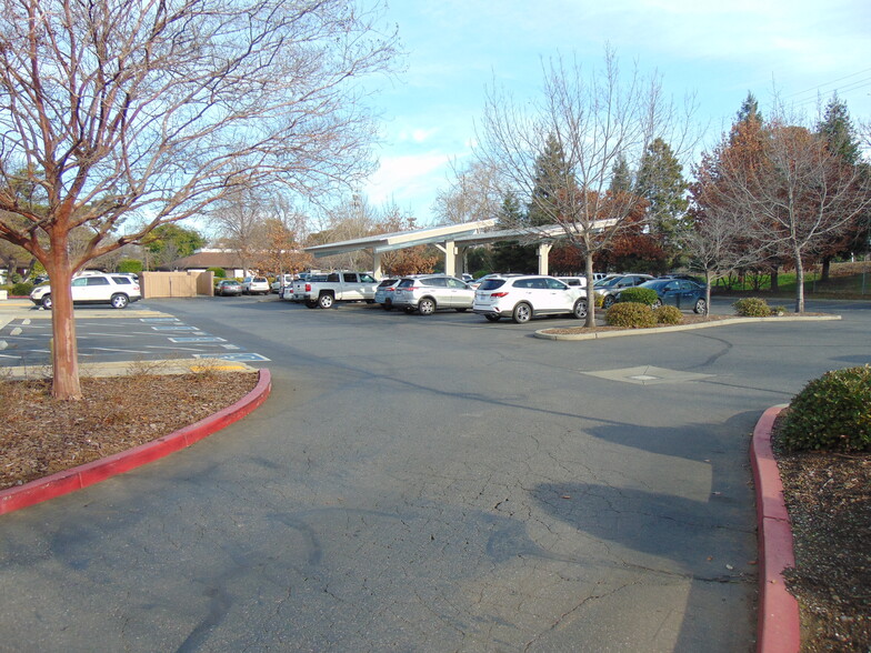 670 Rio Lindo Ave, Chico, CA à louer - Photo de l’immeuble – Image 3 sur 14