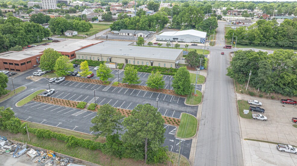 426 Veterans Dr, Florence, AL à vendre - Photo de l’immeuble – Image 2 sur 16