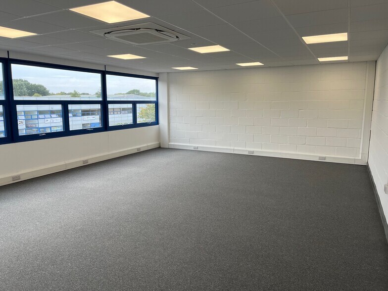 30-40 Tanners Dr, Milton Keynes à louer - Photo de l’immeuble – Image 3 sur 5