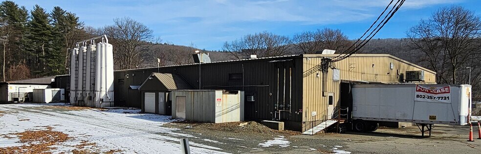 80 Cotton Mill Hl, Brattleboro, VT à louer - Photo de l’immeuble – Image 2 sur 11
