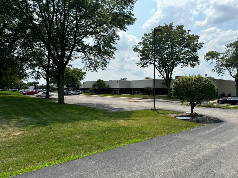 1600 Shore Rd, Naperville, IL à louer - Photo de l’immeuble – Image 2 sur 4