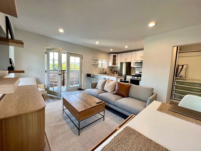 3121 Silver Lake Blvd, Los Angeles, CA à vendre - Photo intérieure – Image 3 sur 28