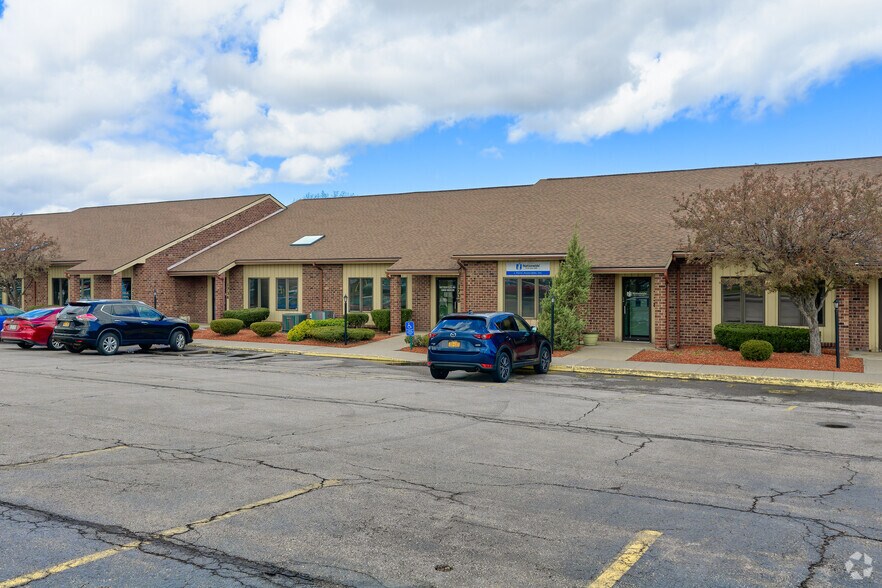 1724-1742 E Ridge Rd, Rochester, NY à vendre - Photo de l’immeuble – Image 3 sur 28