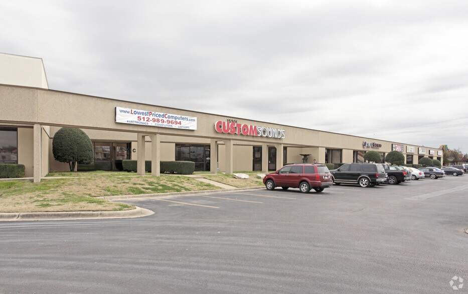 15301 N IH-35, Pflugerville, TX à louer - Photo principale – Image 1 sur 14
