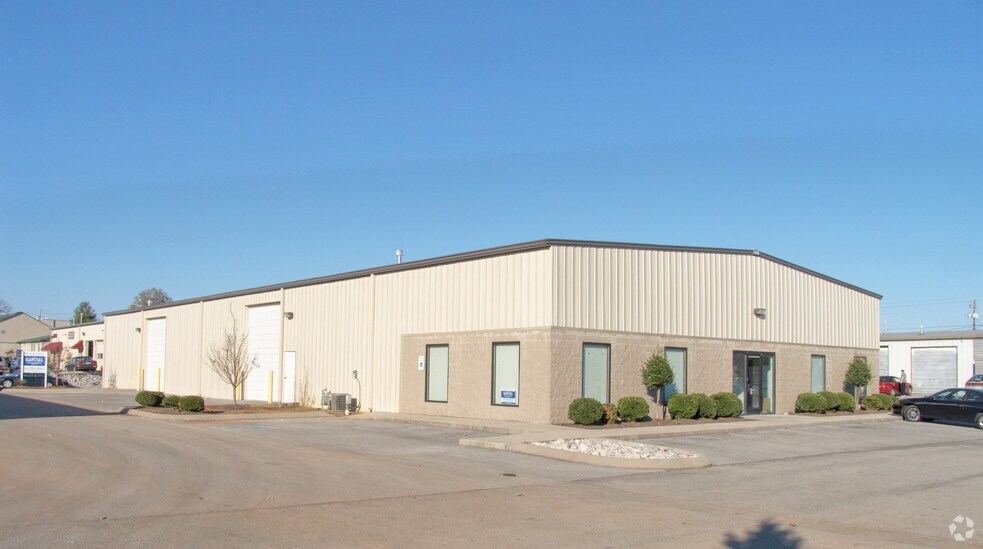 130 Perimeter Park Rd, Knoxville, TN à louer - Photo de l’immeuble – Image 3 sur 4