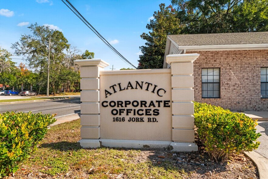 1616 Jork Rd, Jacksonville, FL à louer - Photo de l’immeuble – Image 2 sur 37