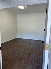 13615 Victory Blvd, Van Nuys, CA à louer Photo intérieure– Image 1 sur 2