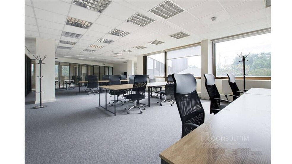 Bureau dans Saint-Cloud à vendre - Photo intérieure – Image 3 sur 7