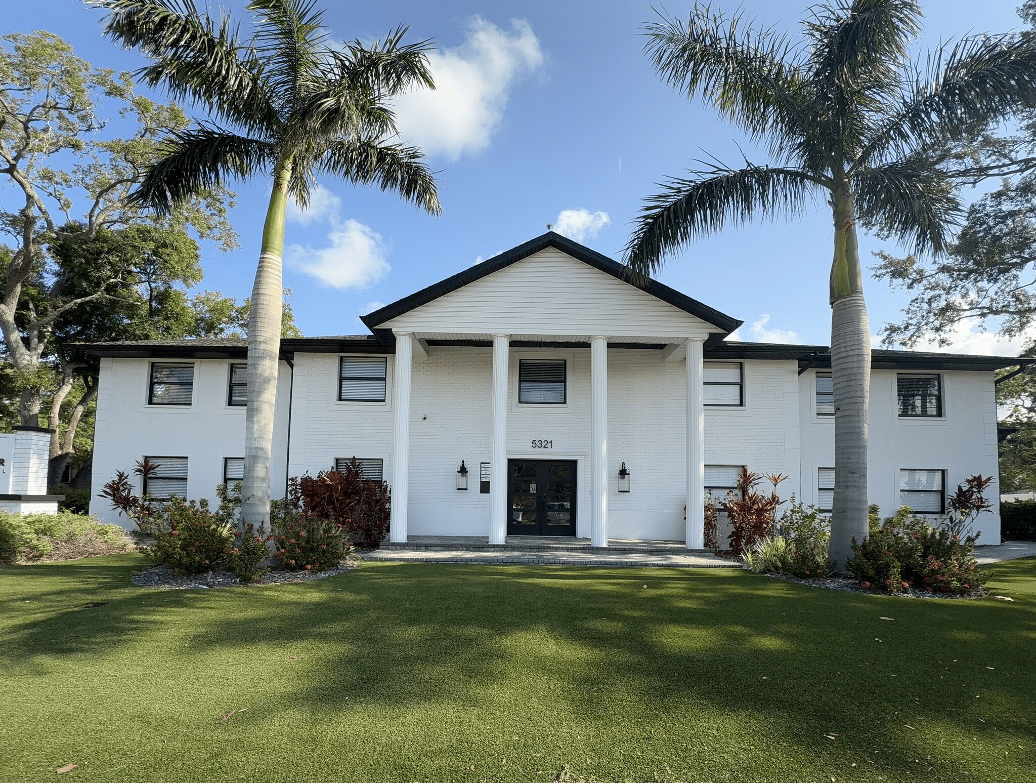 5321 Memorial Hwy, Tampa, FL à louer Photo de l’immeuble– Image 1 sur 22