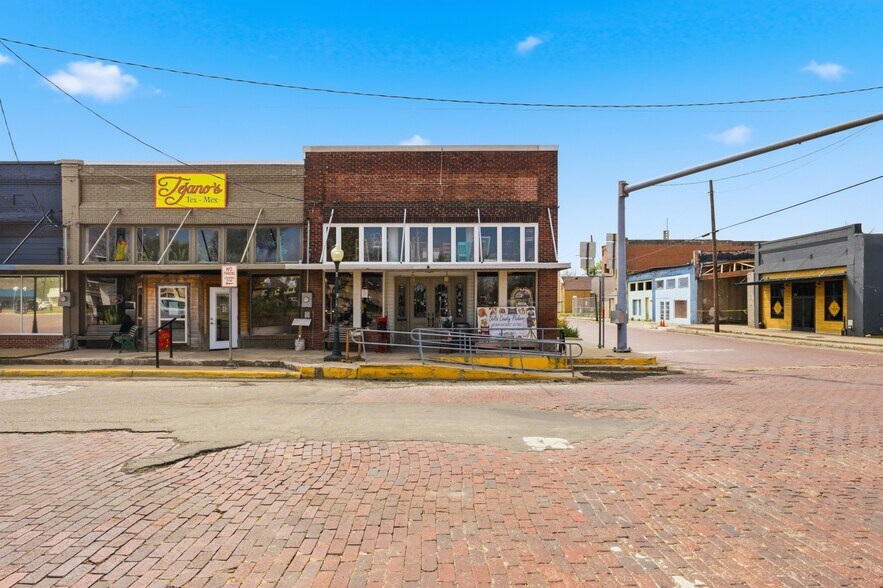 10 S Side Sq, Cooper, TX à vendre - Photo principale – Image 1 sur 47