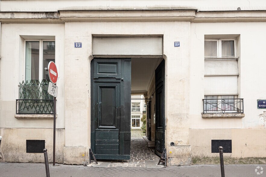 13 Rue Des Petites Ecuries, Paris à louer - Photo de l’immeuble – Image 3 sur 9