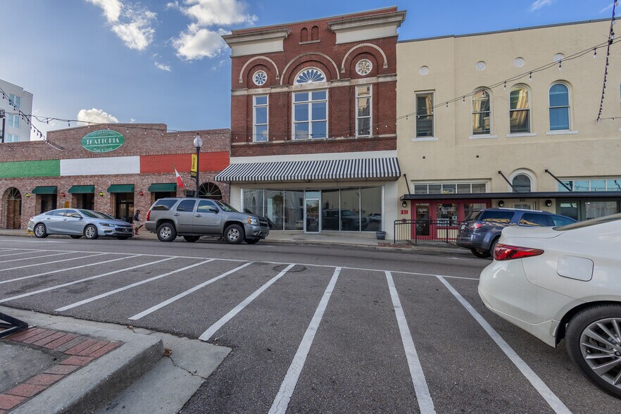 134 E Front St, Hattiesburg, MS à vendre - Photo de l’immeuble – Image 2 sur 24