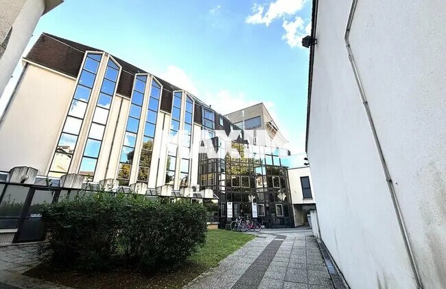 Plus de détails pour 14 Rue Du Chapeau Rouge, Dijon - Bureau à louer