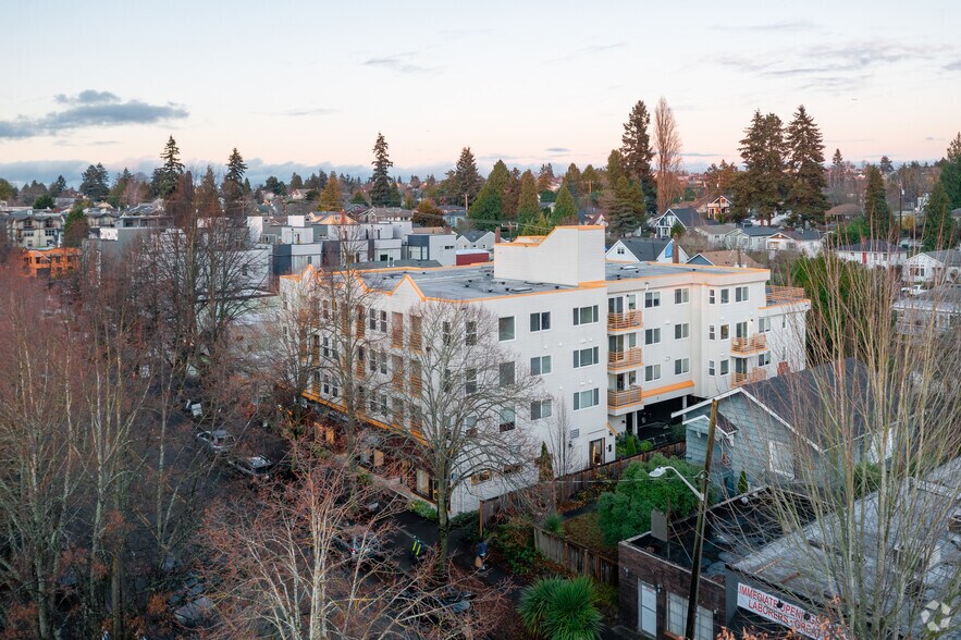 6040 California Ave SW, Seattle, WA à louer - Photo de l’immeuble – Image 3 sur 18