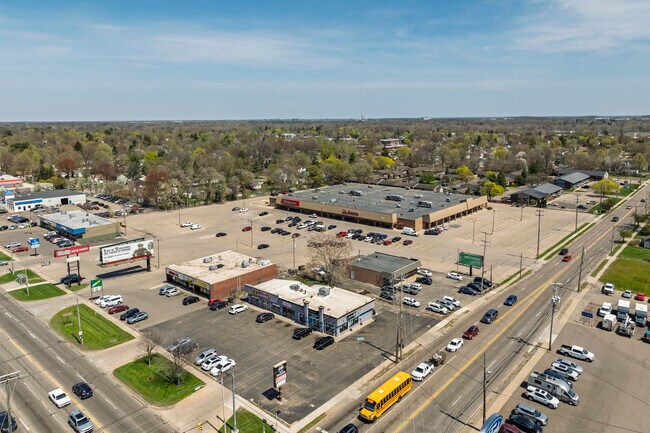 Plus de détails pour 5015 S Cedar St, Lansing, MI - Local commercial à vendre