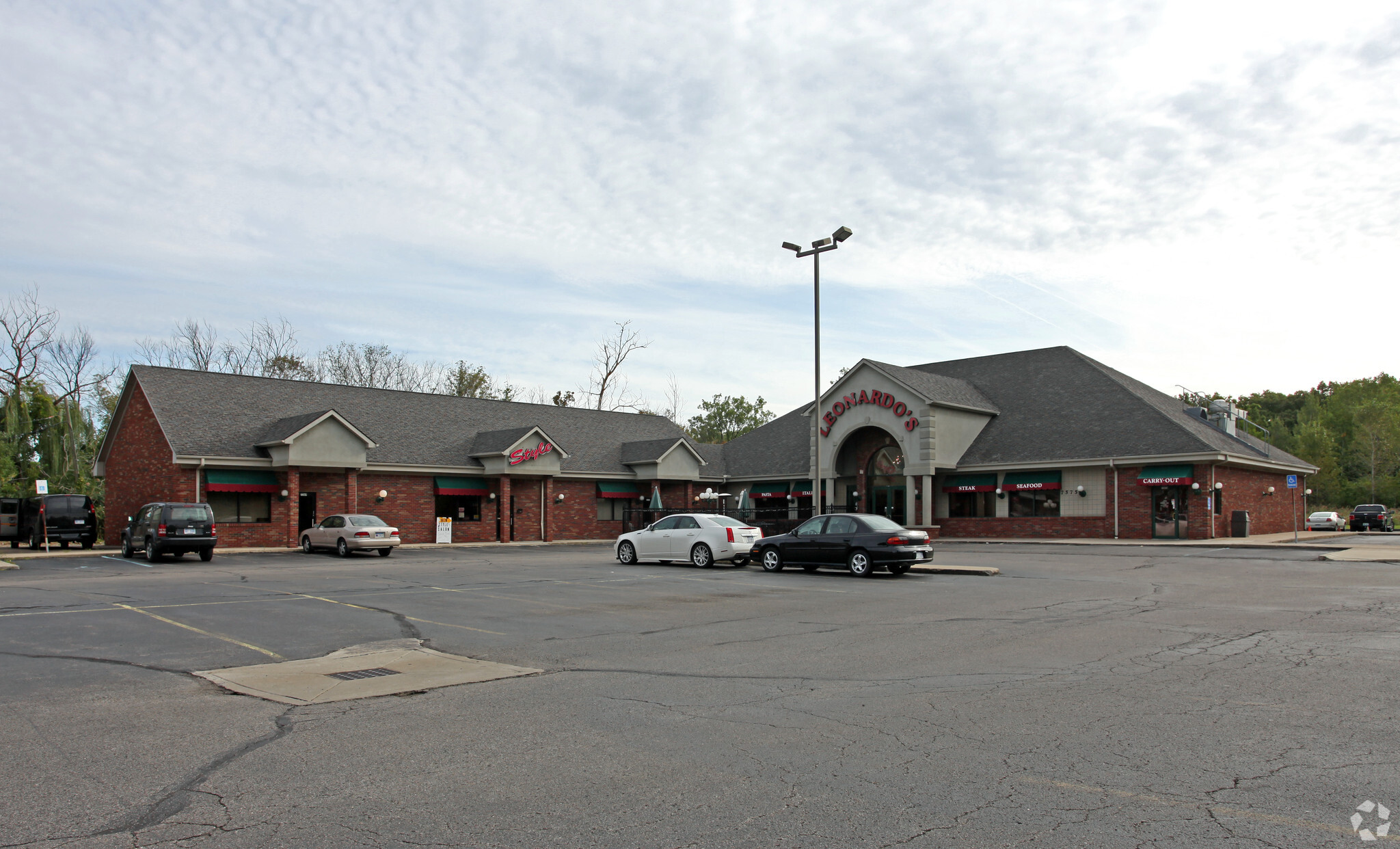 7555-7575 Merriman Rd, Romulus, MI à louer Photo principale– Image 1 sur 12